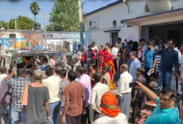 घर से बुलाकर चार युवकों ने एक लड़के को पेट्रोल छिड़ककर किया आग के हवाले,हालत नाजुक