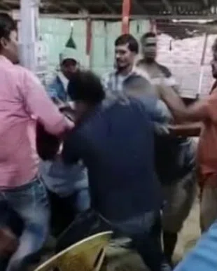 बिजली चोरों के खिलाफ अभियान चलाना पड़ा मंहगा, छापेमारी कर लौट रहे कनीय विद्युत अभियंता को नाराज लोगों ने जमकर पीटा,लूट लिए रुपये और गले का चेन