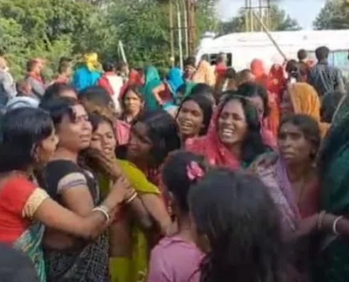 ड्राइवर नुनु बाबू से पूर्व सरपंच की पुत्री रुपम को हुआ प्यार, रेलवे ट्रैक के समीप मिली प्रेमी-प्रेमिका की लाश,आक्रोशित परिजनों ने लाखो के समीप एनएच 31को किया जाम