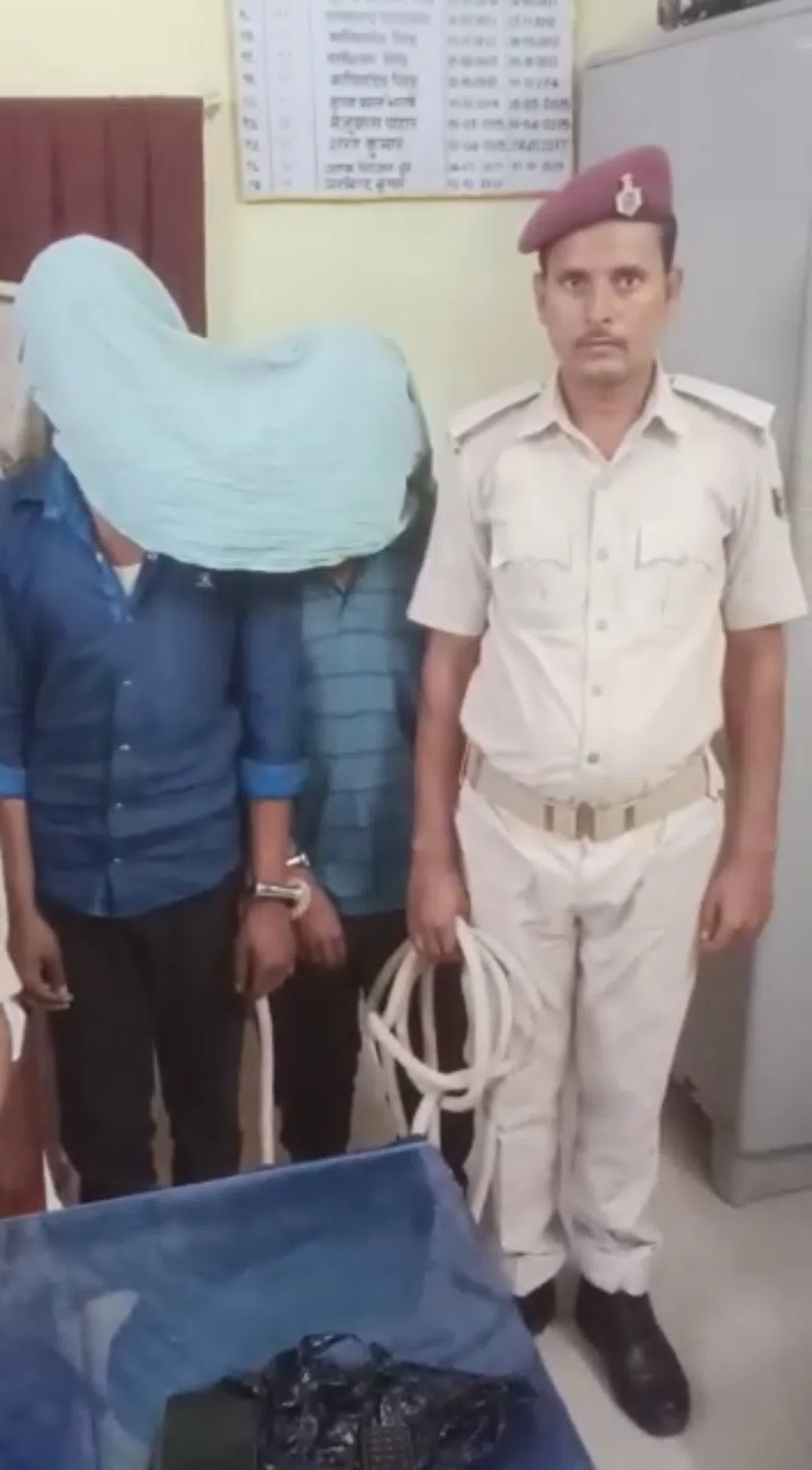 दो हथियार तस्कर पिस्टल और जिंदा कारतूस के साथ खगड़िया जंक्शन से गिरफ्तार,राज्यरानी एक्सप्रेस में सफर कर रहे कुणाल को करनी थी डिलिवरी