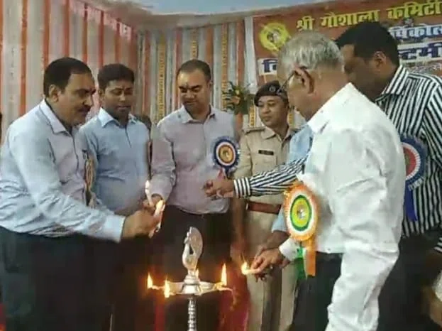 ...और डीएम डॉक्टर आलोक रंजन घोष ने किया गौ पूजन,134 वें गोपाष्टमी मेला का हुआ आगाज, त्रिनेत्र से होगी मेले की निगरानी