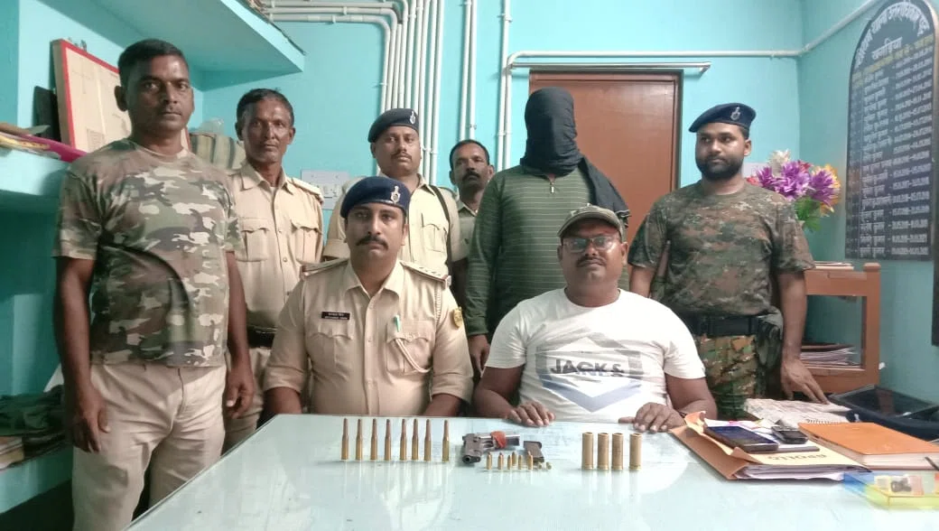 हर्ष फायरिंग करने वाला युवक गिरफ्तार,स्वचालित हथियार व कई कारतूस बरामद