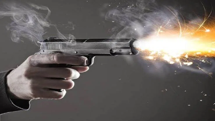 खीराडीह गांव में दो पक्षों के बीच हुए विवाद के बीच चली गोली,गोली लगने से युवक गंभीर रुप से जख्मी