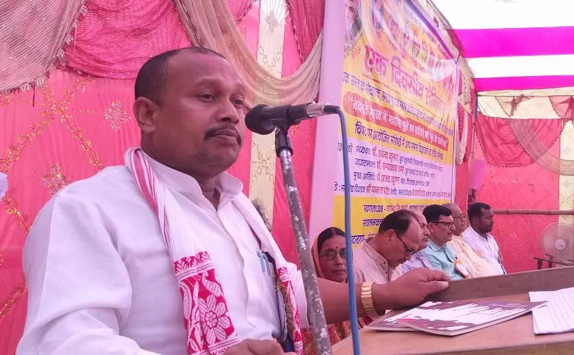 सबलपुर में 'महात्मा ज्योतिवा फुले और सावित्रीबाई फुले की प्रासंगिकता' विषयक सेमिनार आयोजित, वक्ताओं ने कहा-बेटा व बेटी को समान रुप से शिक्षित करना ही उनके प्रति सच्ची श्रद्धांजलि