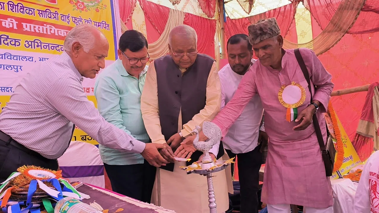 वक्ताओं ने आखिर क्यों कि, सरस्वती स्वरुपा भारत की प्रथम महिला शिक्षिका ज्योति राव सावित्री बाई फुले की घर-घर होनी चाहिए पूजा!'बदलते भारत में महात्मा फुले एवं सावित्रीबाई फुले की प्