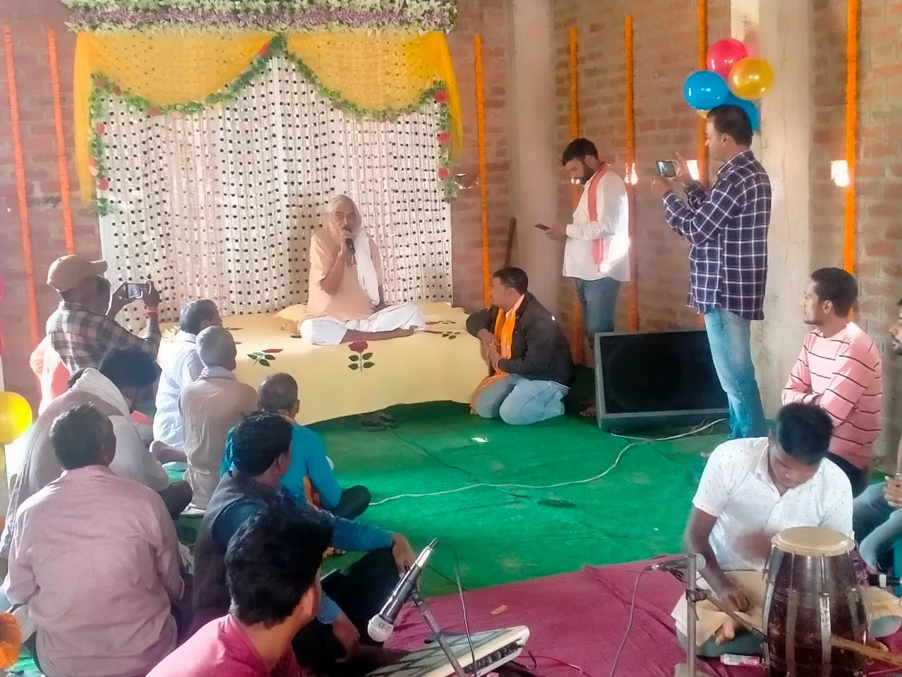 देवराहा शिवनाथ दासजी का हुआ भव्य स्वागत,कहा-हवन करने से वायुमंडल होता है शुद्ध,तो संकीर्तन से सम्पूर्ण वायुमंडल को मिलती है शुद्धि