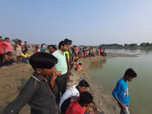 स्नान करने के दौरान गंडक में डूबे दो किशोरों का आज भी नहीं लग सका अता-पता,स्कूल जाने के बजाय गंडक में नहाने चली गई थी किशोरों की टोली