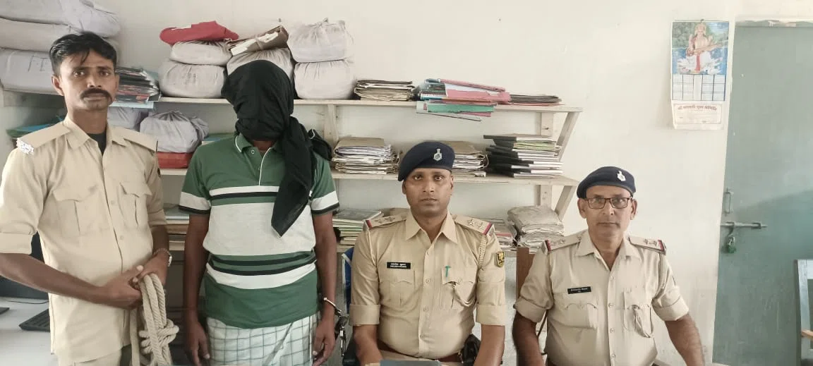 अमित हत्याकांड का मुख्य आरोपी छितनिया बहियार से धराया,महज 25लीटर डीजल को ले हुए विवाद में हत्यारोपी ने घटना को दिया था अंजाम