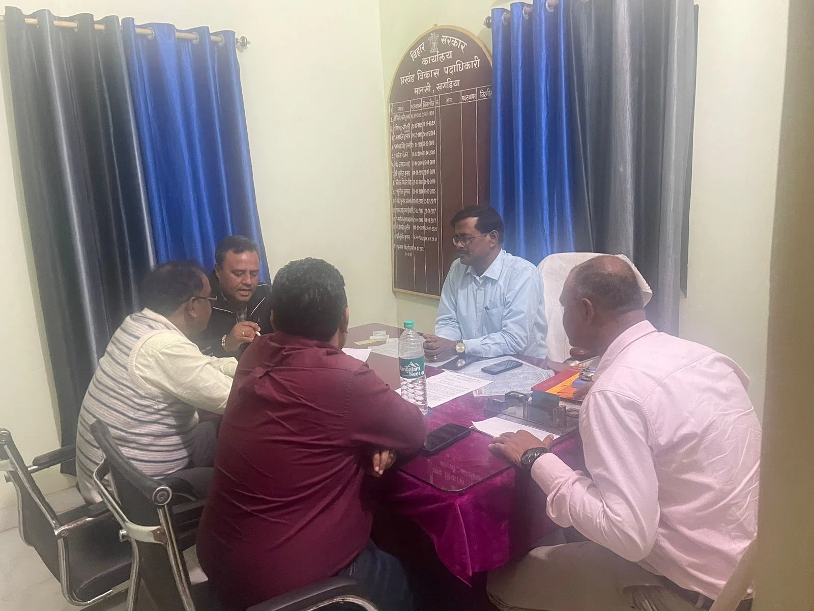 कातिलाना हमले के विरोध में विभिन्न प्रखंडों के बीडीओ ने की बैठक, आक्रोशित होकर कहा-गृह विभाग के अधिकारी ग्रामीण विकास विभाग के पदाधिकारियों की सुरक्षा को ले नहीं हैं गंभीर