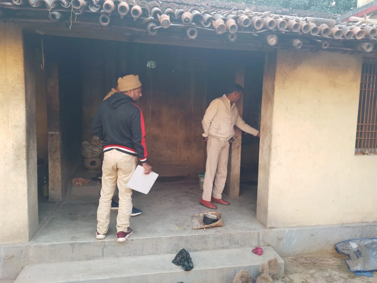 खगड़िया की बेटी निधि की भागलपुर के मड़वा में गला दबाकर हत्याकर शव को किया आग के हवाले, परिजनों ने दहेजलोभी ससुरालजनों पर लगाया हत्या करने का आरोप