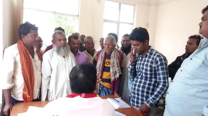 सीओ के जनता दरबार में आखिर क्यों नहीं निष्पादित हो पाता है जमीनी विवाद का मामला!जनता दरबार में आए नौ मामले,निष्पादित हुए महज तीन