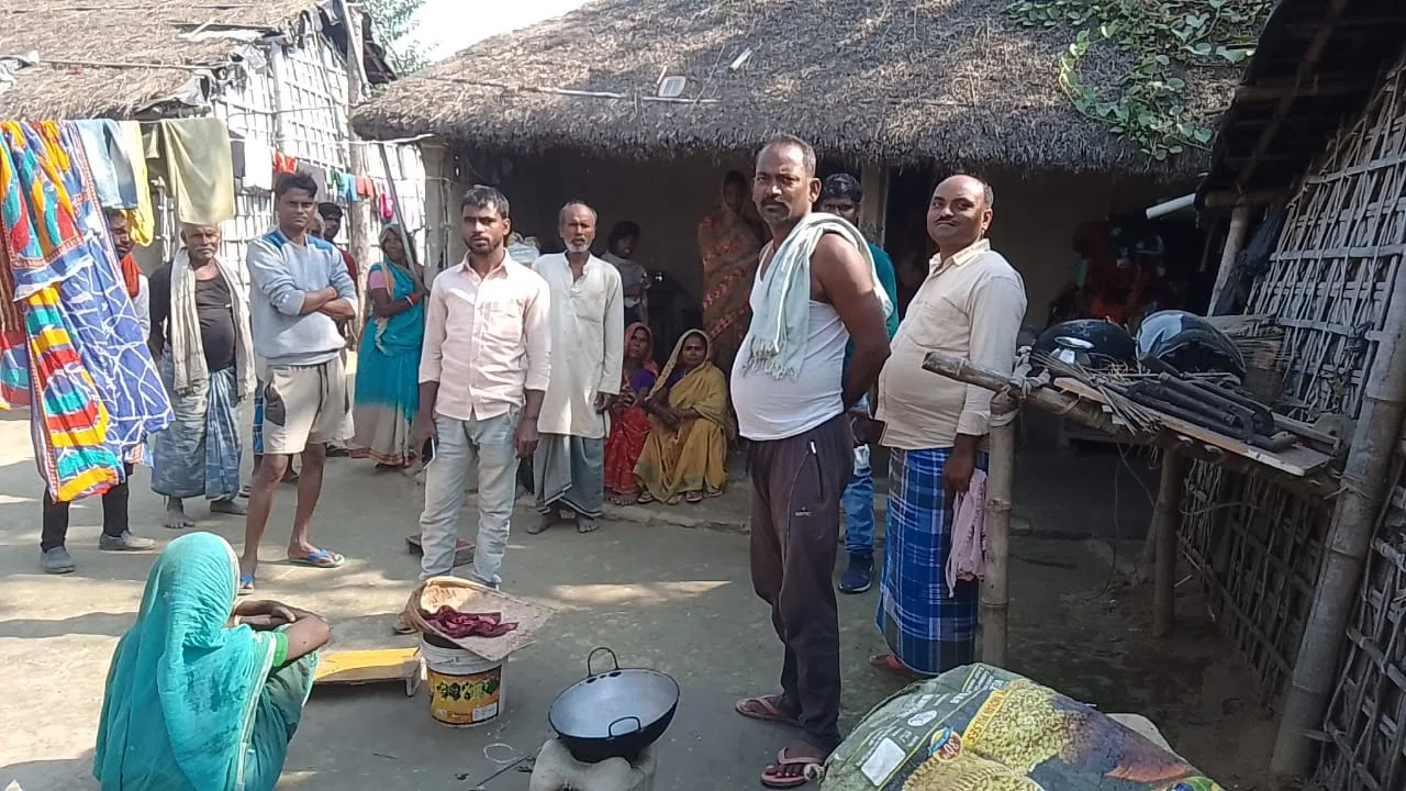 उप मुखिया के घर में चोरों ने दिया चोरी की घटना को अंजाम,लाखों रुपये नकदी सहित अन्य सामान ले उड़े चोर