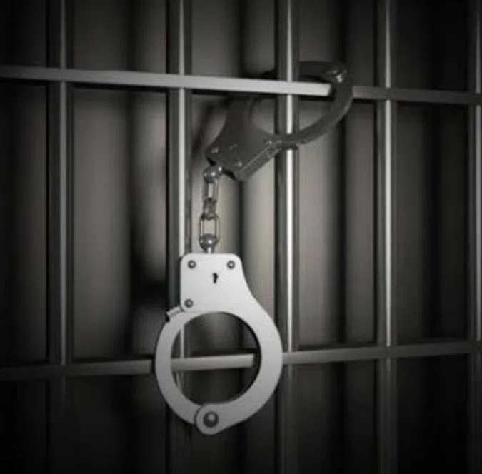 इनामी बदमाश सहित दो आरोपित देसी कट्टा व सात कारतूस के साथ चढ़ा पुलिस के हत्थे