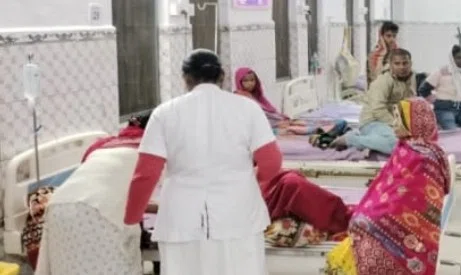 पत्नी को मृत बच्चा पैदा होने से आक्रोशित सनकी युवक ने ससुर को धारदार हथियार से वार कर उतारा मौत के घाट, सास और साले को किया बुरी तरह जख्मी