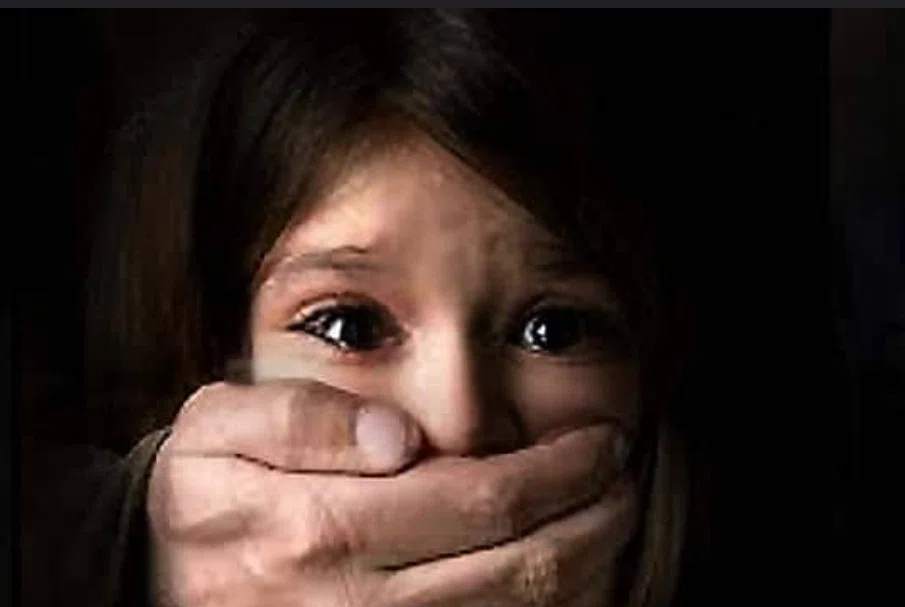 चॉकलेट के बहाने दुकान के अंदर बुलाकर दरिंदे ने महज तीन वर्षीय बच्ची को बनाया हवश का शिकार, पुलिस ने त्वरित कार्रवाई कर हैवान को किया गिरफ्तार