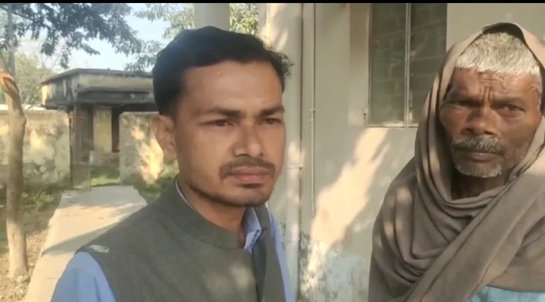 शिक्षा की मंदिर में रोज शराब पीकर आने वाले एचएम बच्चों को बेवजह लगाते थे फटकार,जिप सदस्य रजनीकांत की पहल पर नशेड़ी प्रधानाध्यापक गिरफ्तार,होगी विभागीय कार्रवाई