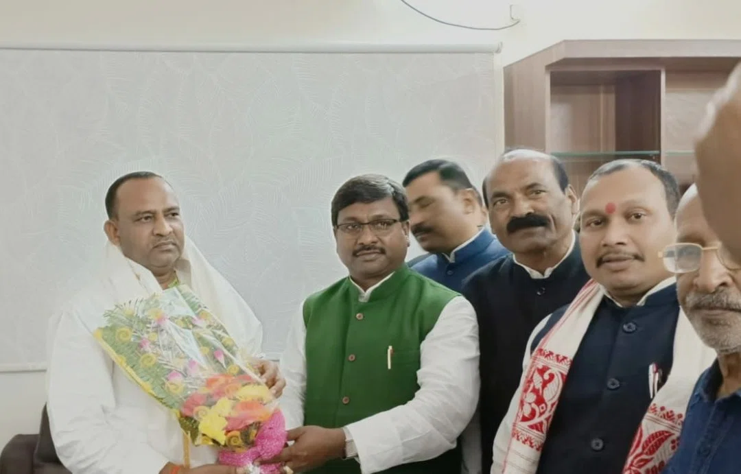 कृषि मंत्री को महागठबंधन के नेताओं ने किसानों की समस्याओं से कराया अवगत,मंत्री ने समस्याओं के समाधान का दिलाया भरोसा