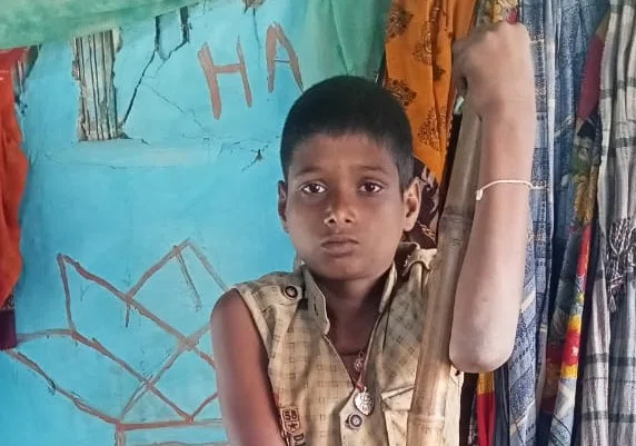 दिव्यांग सावन कुमार को है डीएम साहब से बहुत उम्मीद,मदद के नाम पर महज खानापूर्ति कर रहे हैं अन्य पदाधिकारी,प्रमाण पत्र तक नहीं हो रहा निर्गत