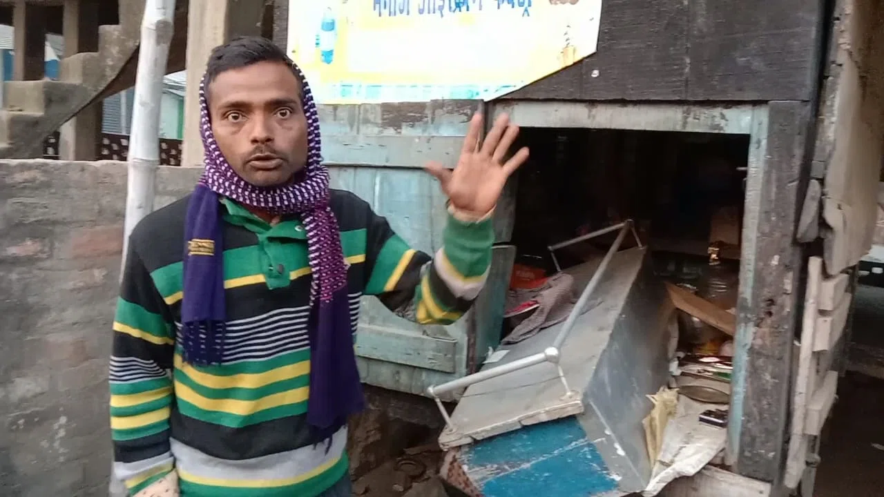 देर रात हुई चोरी और तोड़फोड़ की घटना से नाराज लोगों ने पुलिस की कार्यशैली पर उठाए सवाल,कहा-पुलिस की निष्क्रियता के कारण बढ़ रही घटनाएं