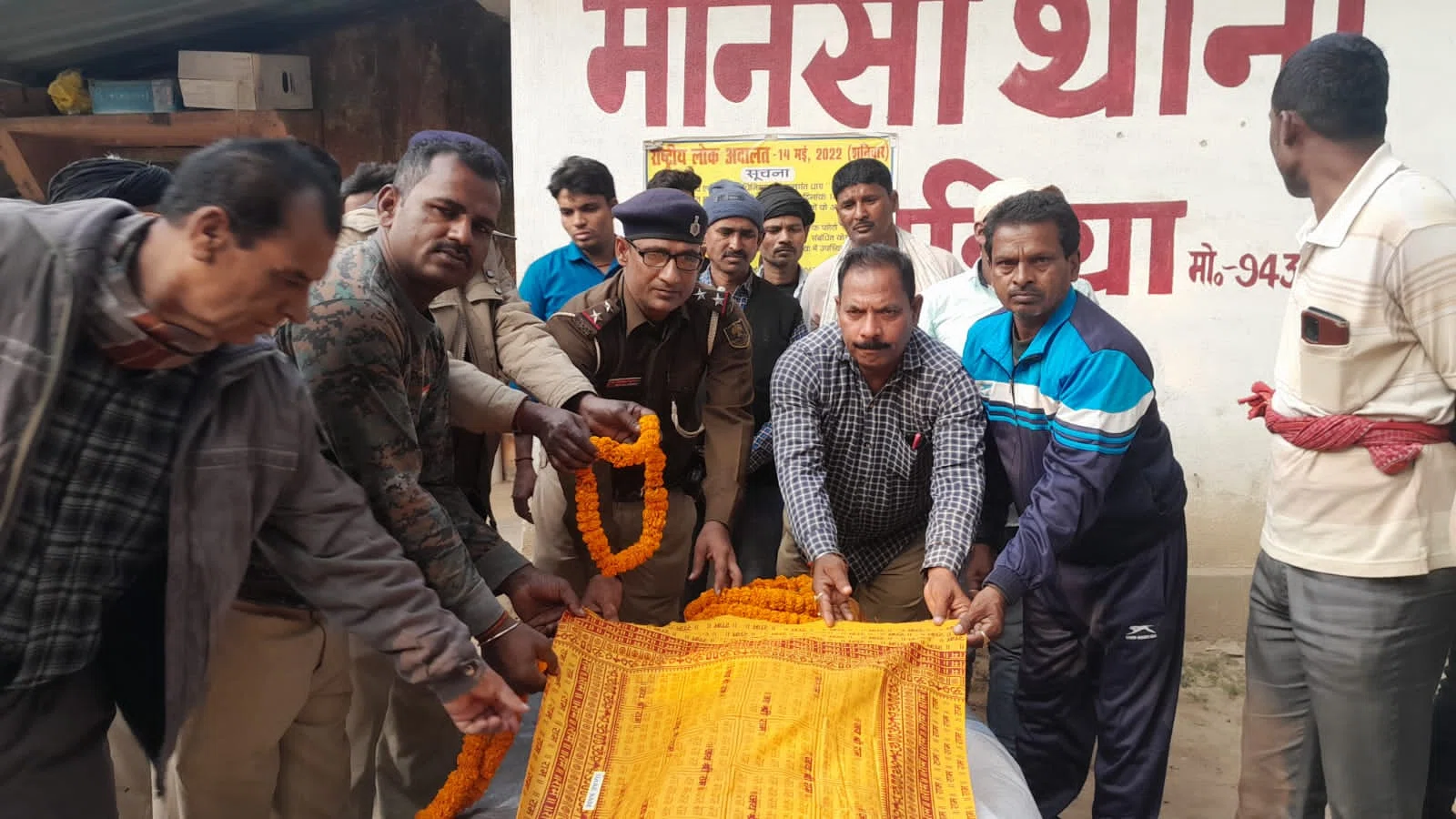 ड्यूटी से लौटकर बेटी के ससुराल जाने की तमन्ना रह गयी अधूरी और महज चार दिन पहले बेटी का कन्यादान करने वाला चौकीदार सो गया मौत की नींद