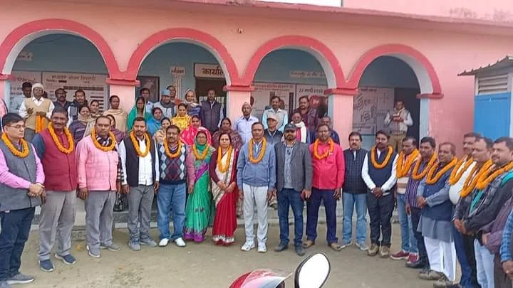 आखिर कब तक जारी होती रहेगी प्राथमिक शिक्षक संघ के संगठन विस्तार की फर्जी सूची!दो फाड़ हुए प्राथमिक शिक्षक संघ के बीच शह और मात का खेल जारी,सुलग रहे सवाल कि,असली संगठन कौन?
