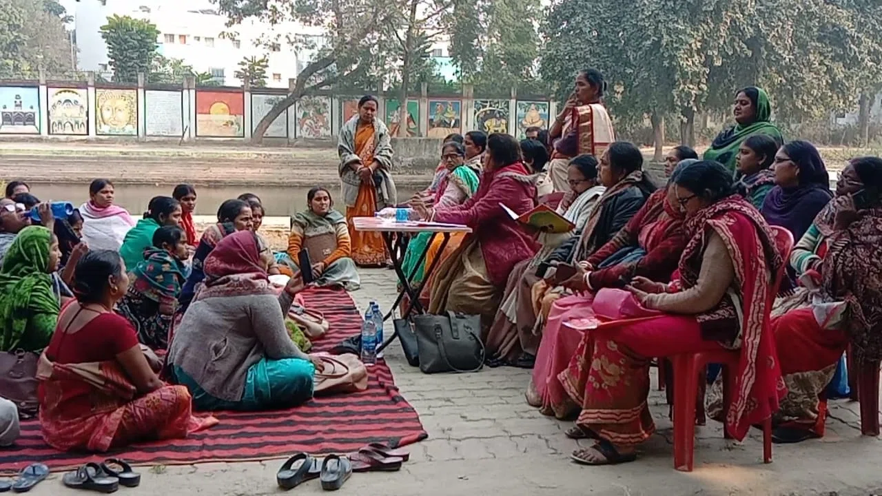 डीपीओ के विरुद्ध आखिर क्यों भड़की आंगनबाड़ी सेविकाएं!लगाया प्रताड़ना व वसूली का लगाया आरोप, कहा-डीएम से मिलकर पूरे मामले से कराया जाएगा अवगत