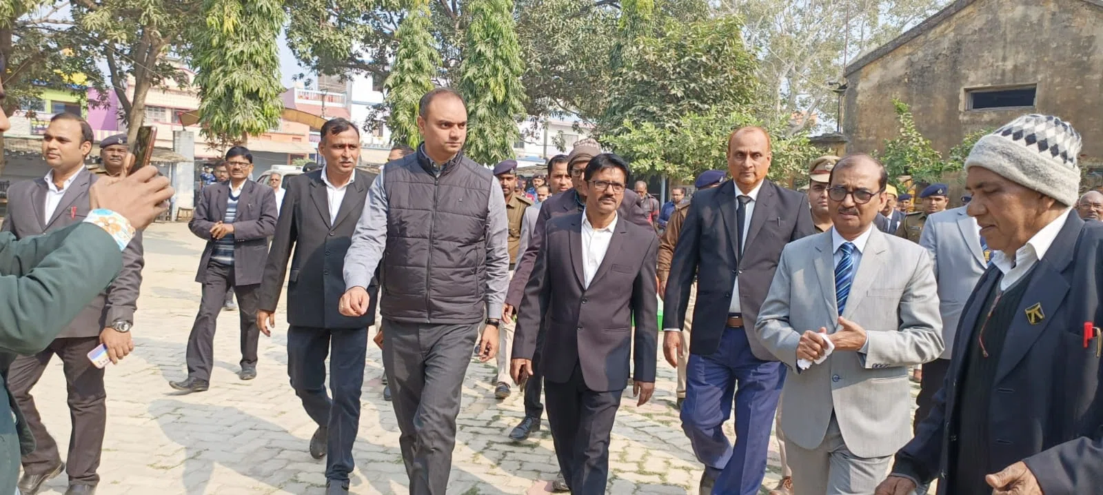 न्यायालय भवन और जज आवास का जल्द होगा निर्माण,निरीक्षी न्यायाधीश द्वारा प्रस्तावित जमीन का किया गया निरीक्षण,डीएम सहित अन्य प्रशासनिक पदाधिकारियों की रही मौजूदगी