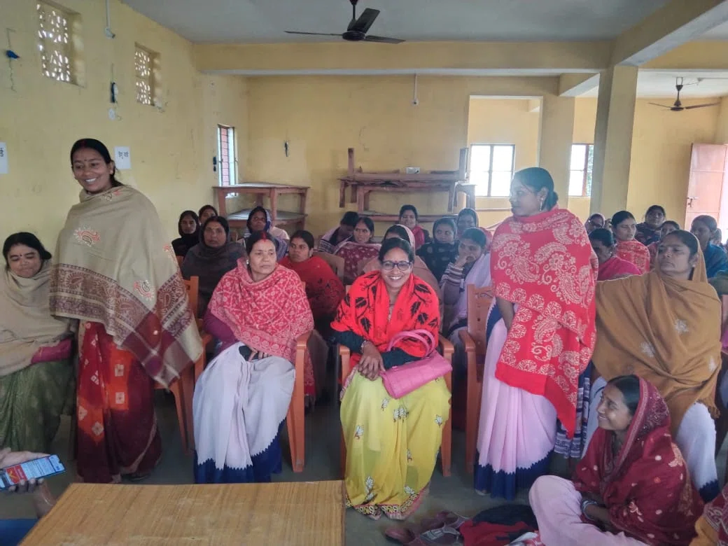 साप्ताहिक बैठक में विभिन्न योजनाओं को ले आशा कार्यकर्ताओं को जागरुकता फैलाने का निर्देश,अस्पताल प्रभारी डॉ चन्द्रप्रकाश ने कहा-सजगता के साथ नगर परिषद चुनाव के दौरान निभानी होगी ड्य