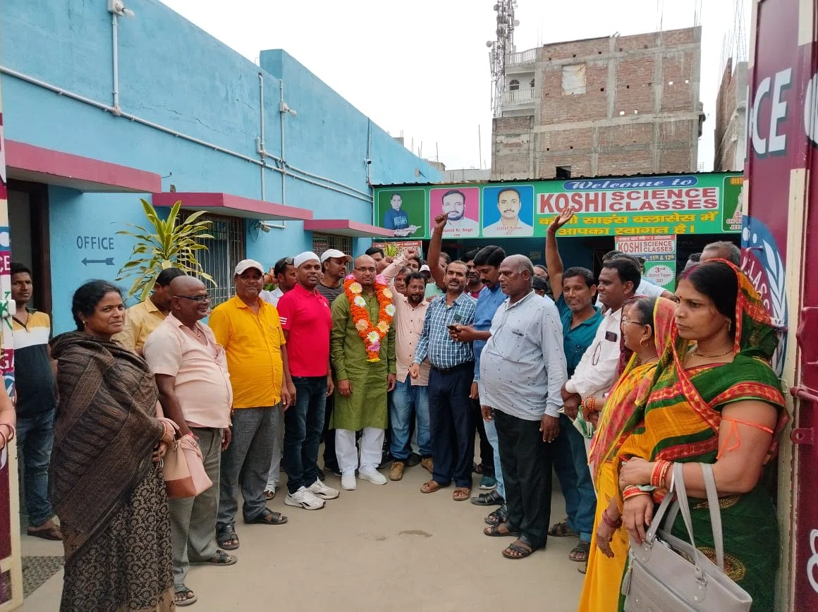 बहुचर्चित शिक्षक नेता मनीष सिंह को कोर्ट से मिला बेल, दुर्गा पूजा के बाद प्रतिमा विसर्जन के सवाल पर गए थे जेल, रिहाई से समर्थकों की खिली बांछें,जश्न का माहौल
