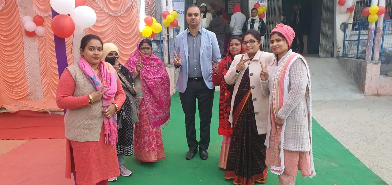 नगरपालिका चुनाव को लेकर डीएम-एसपी ने विभिन्न मतदान केन्द्रों का लिया जायजा,मतदाताओं से लिया फ़िडबैक और कहा-तमाम मतदाताओं द्वारा अपने मताधिकार का प्रयोग करते हुए मत देना जरुरी