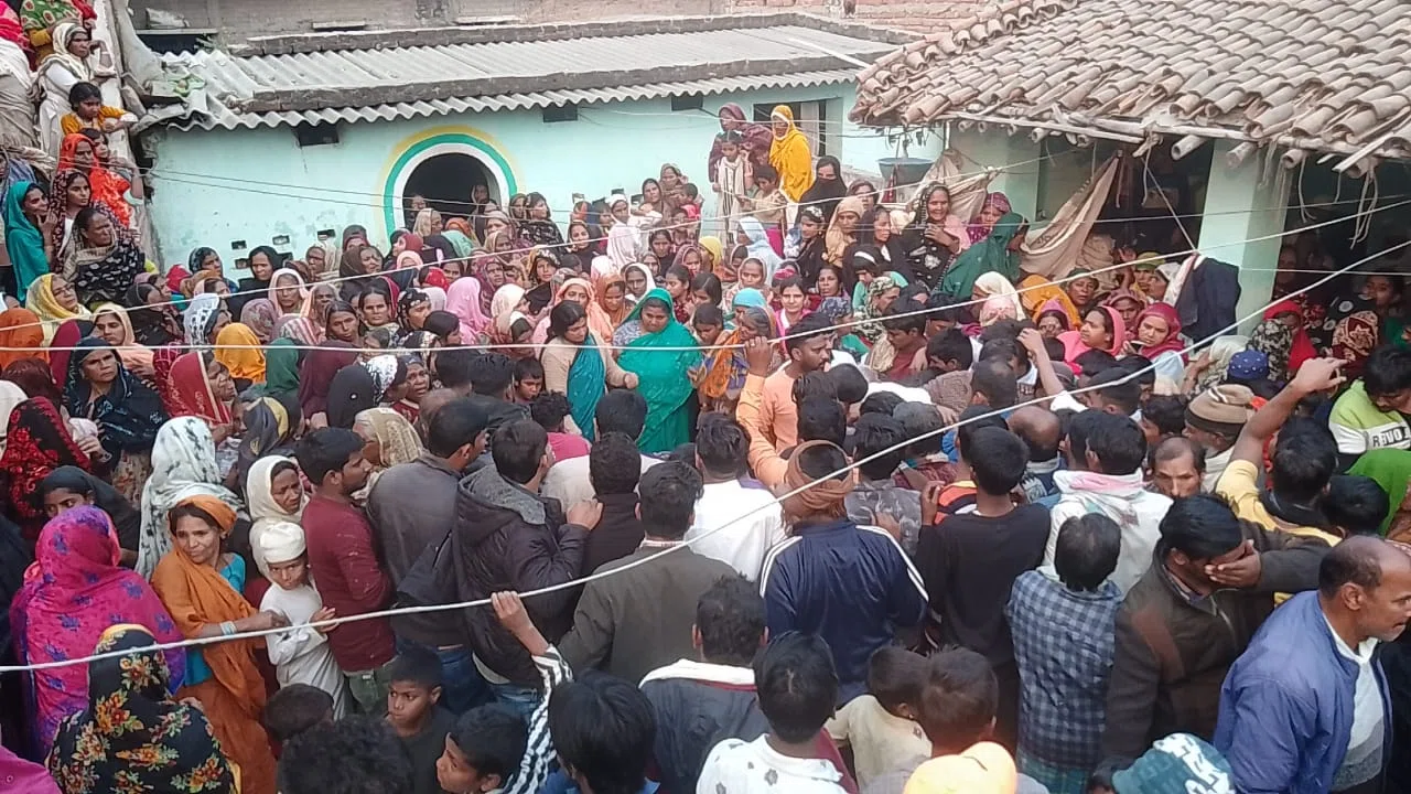 ट्रक और स्कार्पियो के बीच आमने-सामने की हुई टक्कर में स्कार्पियो सवार महिला की दर्दनाक मौत, 5बच्चे जख्मी,शव के घर पहुंचते ही पसरा मातम,पति भी पूर्व में सड़क दुर्घटना का हुए थे शिका