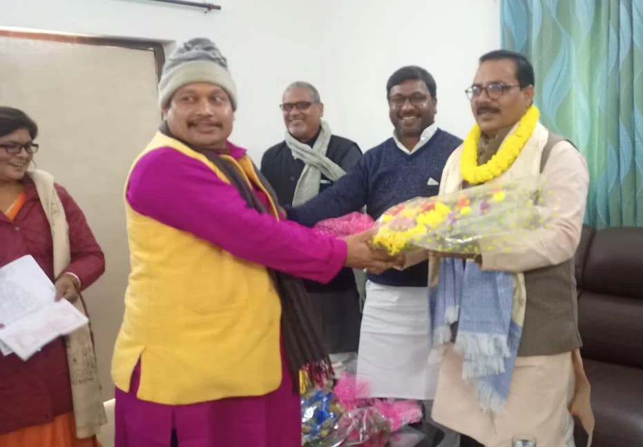 राज्य खाद्य आयोग के अध्यक्ष का जदयू के जिला अध्यक्ष के नेतृत्व में कार्यकर्ताओं ने किया भव्य स्वागत,विद्यानंद विकल ने कहा-पीडीएस द्वारा अगस्त से अरवा चावल की जगह दिया जाएगा उसना चा