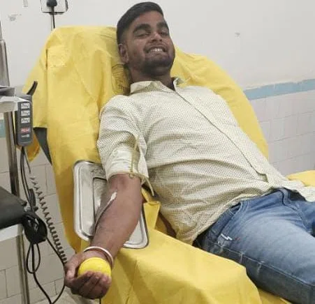 टीम मनोहर सह कोशी कॉलेज छात्र राजद जिलाध्यक्ष की सर्वत्र हो रही प्रशंसा,जितेन्द्र ने रक्तदान कर महिला और बच्चे की बचायी जान