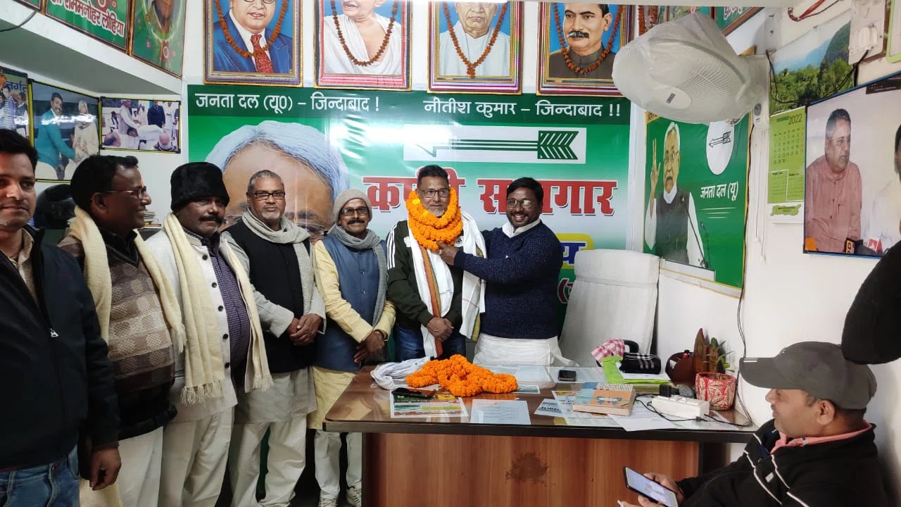 नवनिर्वाचित उप मुख्य पार्षद पति शहाव उद्दीन का जदयू नेताओं ने किया भव्य स्वागत,अभिनन्दन करते हुए जदयू जिलाध्यक्ष बबलू मंडल ने कहा-जनता की आकांक्षा और विश्वास की कसौटी पर सौ प्रतिशत