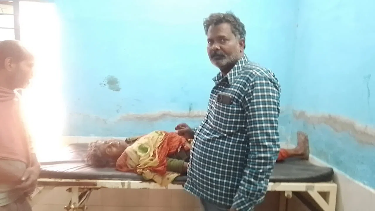 अनियंत्रित बाइक सवार ने वृद्ध महिला को मारा जबर्दस्त ठोकर,गंभीर हालत में रेफर