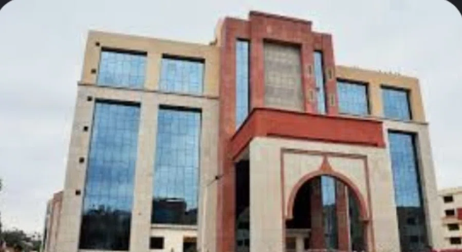आईपीएस आदित्य कुमार की गिरफ्तारी के लिए बिहार के साथ-साथ यूपी पुलिस भी छानने लगी है खाक,निचली अदालत द्वारा अग्रिम जमानत खारिज करते ही आदित्य की बहुत बढ़ गई परेशानी