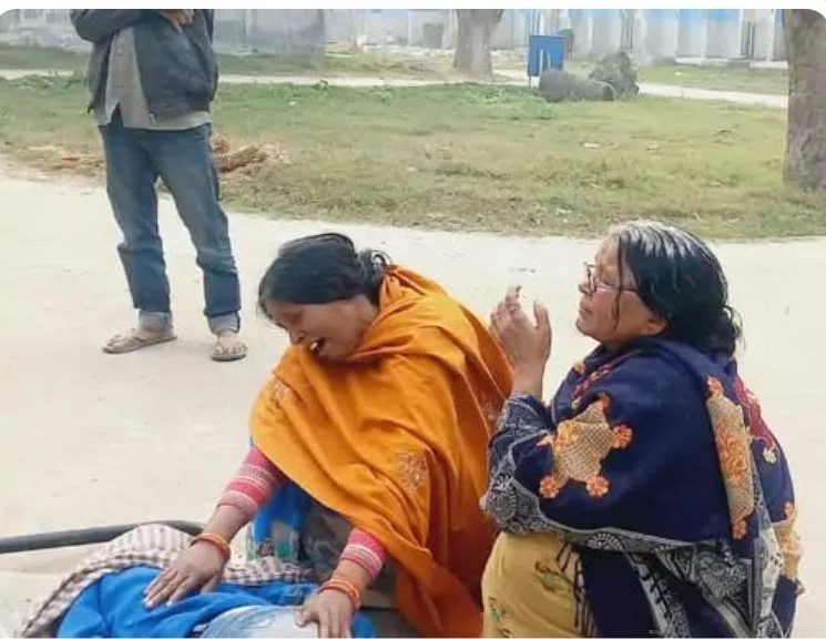 पुल निर्माण कार्य में लगे अनियंत्रित हाइवा ने किशोर को कुचला,दर्दनाक मौत होता देख आक्रोशित लोगों ने एनएच 31 को किया घंटों जाम,चालक हो गया फरार