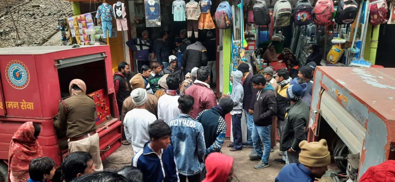 खगड़िया शहर में होते-होते रह गया बड़ा हादसा, रेडिमेड कपड़े की दुकान में लगी आग,लाखों का सामान स्वाहा