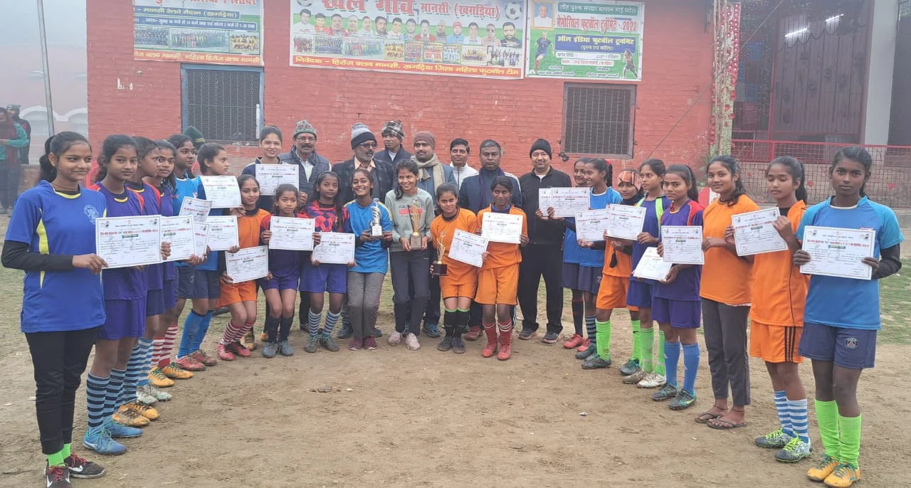खेलप्रेमियों ने खिलाड़ियों को किया प्रोत्साहित,हिरोज क्लब के सचिव अभय कुमार गुड्डू ने कहा-खेल ही एकमात्र ऐसा है प्लेटफार्म,जहां मिट जाते हैं जाति-धर्म और उंच-नीच जैसे भेदभाव