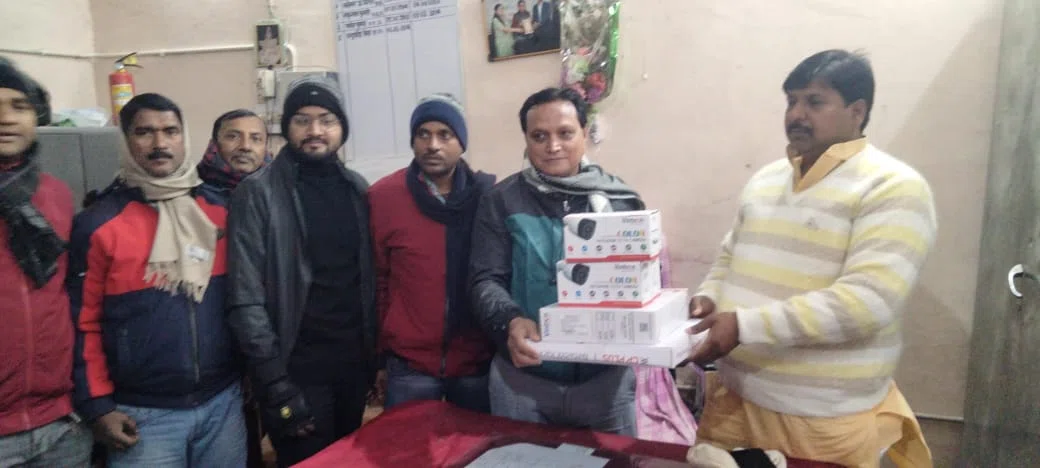 विभिन्न सुविधाओं से सुसज्जित बापू मध्य विद्यालय के तमाम गतिविधियों की त्रिनेत्र से होगी निगरानी,पूर्व नगर सभापति मनोहर यादव ने सीसीटीवी के लिए उपलब्ध कराया डीभीआर,मॉनिटर सहित अन्य
