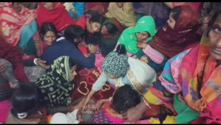 ठंड लगने से अलौली के छात्र की मौत,परिजनों का रो-रोकर बुरा हाल,मृतक के परिजनों को मुआवजा देने की उठी मांग