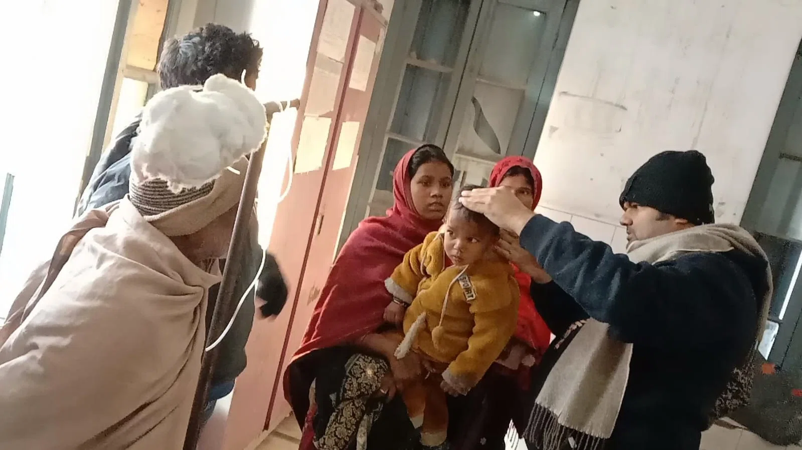 खेलते-खेलते छत से नीचे गिरा महज दो वर्षीय मासूम,बाल-बाल बची जान