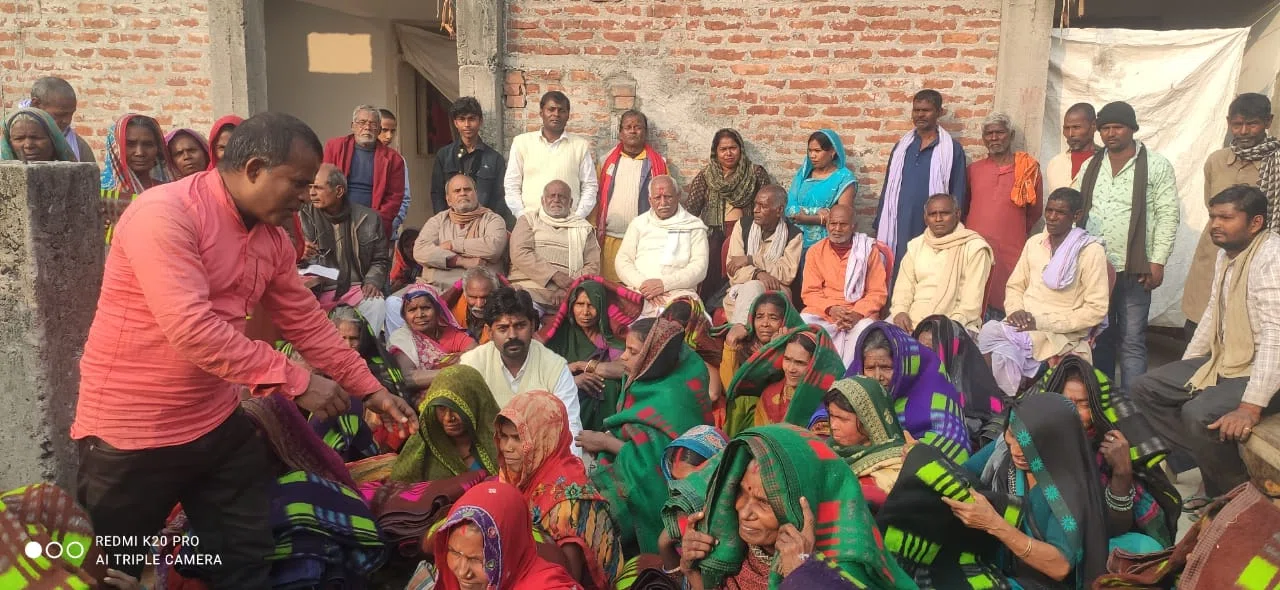 नपं की चेयरमैन प्रत्याशी रहीं सरिता देवी ने मकर संक्रांति मौके पर दिव्यांगजनों सहित अन्य जरुरतमंदों के बीच किया कंबल वितरित,कहा-मानव सेवा से बढ़कर कोई धर्म नहीं