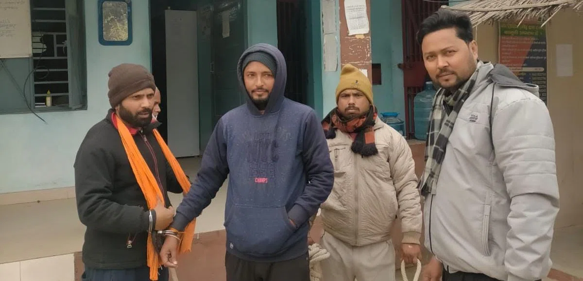 परबत्ता प्रखंड क्षेत्र में शराबियों और शराब तस्करों के विरुद्ध चला अभियान,चार नशेड़ी चढ़ा पुलिस के हत्थे, शराब के साथ दो शराब तस्कर भी धराया