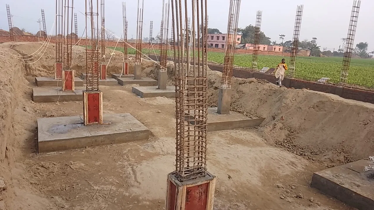 बेलदौर में चल रहे गैस प्लांट निर्माण कार्य पर आक्रोशित ग्रामीणों ने आखिर क्यों लगाई रोक!!