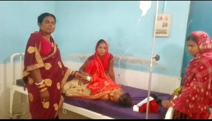मां सरस्वती की प्रतिमा विसर्जन के दौरान बच्चों ने कर लिया किसी नशीली पदार्थ का सेवन,गंभीर हालत में एक बालक रेफर