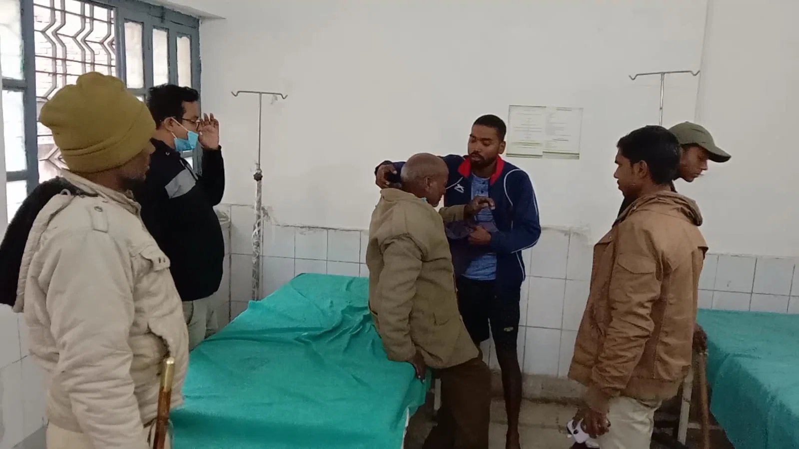 सीएम के समाधान यात्रा के दौरान अलौली में ड्यूटी निभाकर परबत्ता लौट रहे दो बाइक सवार चौकीदार बुरी तरह जख्मी,हलचल का माहौल