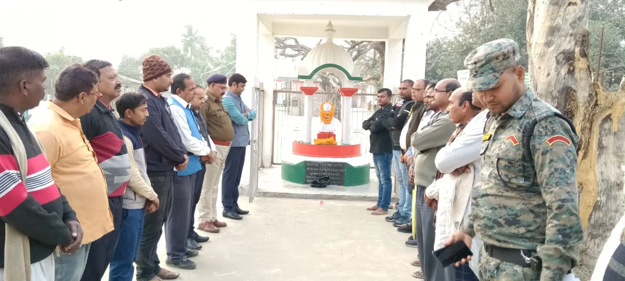 गांधी जी की पुण्य तिथि को शहीद दिवस के रुप में मनाया,बापू के आदर्श पर चलकर ही समाज का कल्याण संभव:एसडीओ