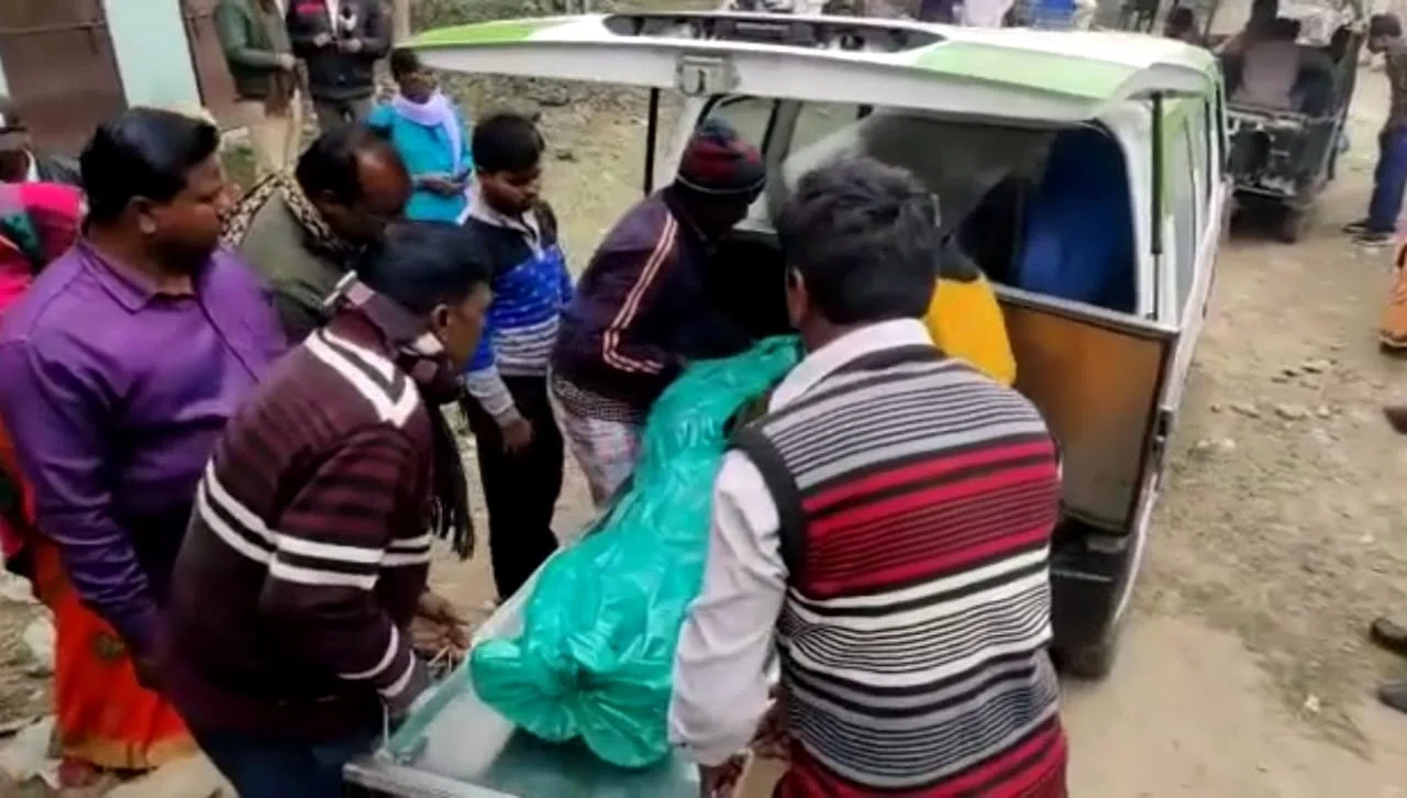 एक ही रात अलग-अलग जगहों पर तीन लोगों की हत्या से दहल उठा अररिया, कहीं प्रेमी की हत्या कर शव को पेड़ से लटकाया,तो कहीं हत्या के बाद शव को जलाया,मामले की पड़ताल में जुटी पुलिस
