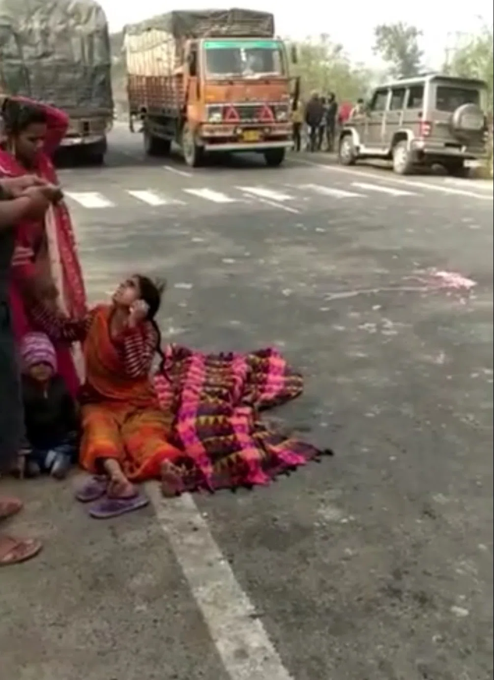 एनएच-31पार करने के क्रम में अनियंत्रित ट्रक ने दो को रौंदा,किशोरी की दर्दनाक मौत,एक जख्मी